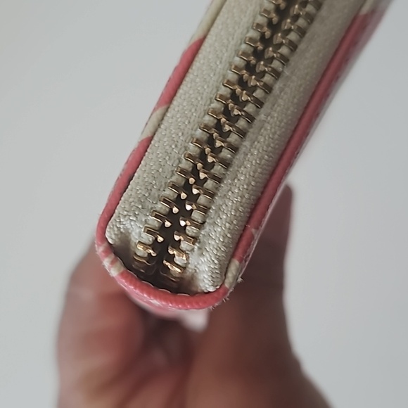 Kate Spade Women's Zipper Wallet  Pink and Cream  Size 7.5" Wide 4" length - Picture 5 of 16